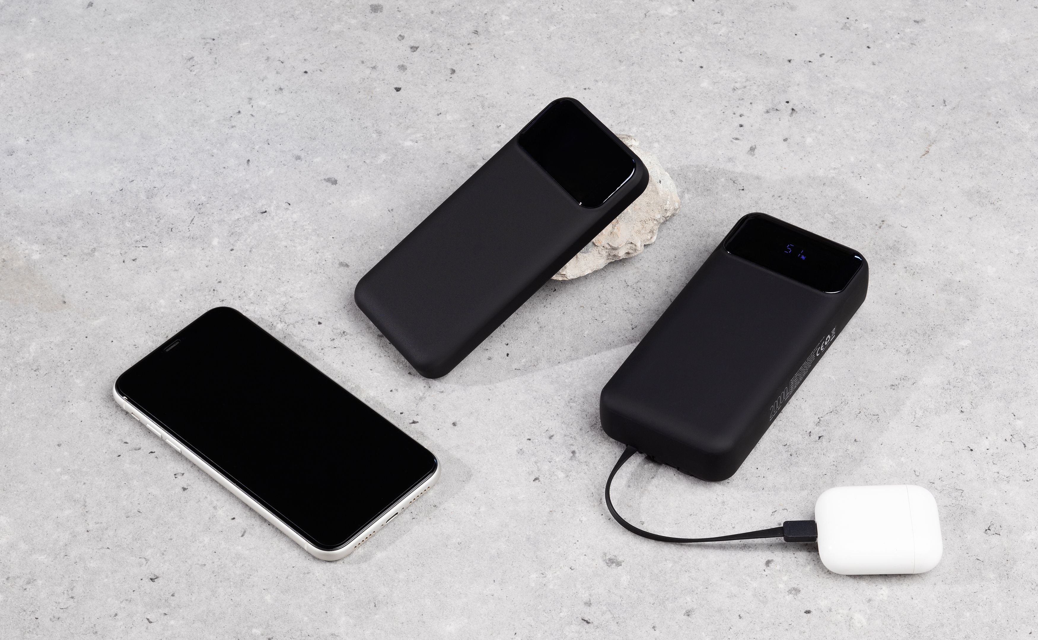 Зарядное (22.5W) устройство "Top Grade SOFTTOUCH" 20000 mAh с подсветкой логотипа, встроенными кабелями и цифровым индикатором заряда, черный
