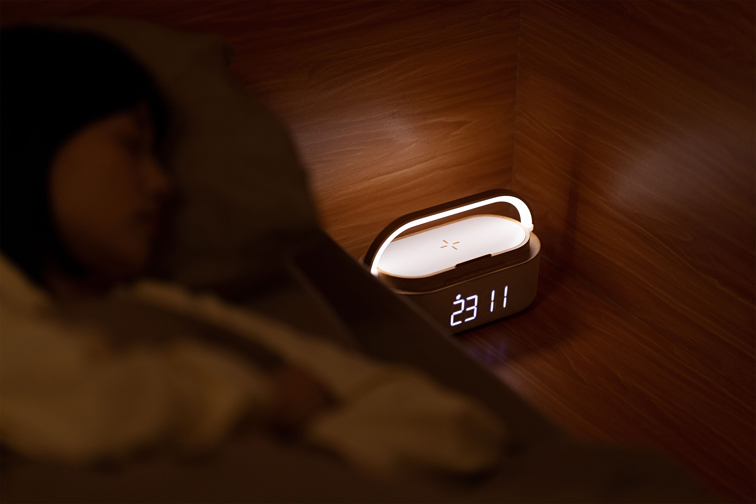 Bluetooth стерео-колонка "Smart Band" 10Вт (2х5Вт) с беспроводным (15W) ЗУ, лампой, часами, FM радио, бежевый