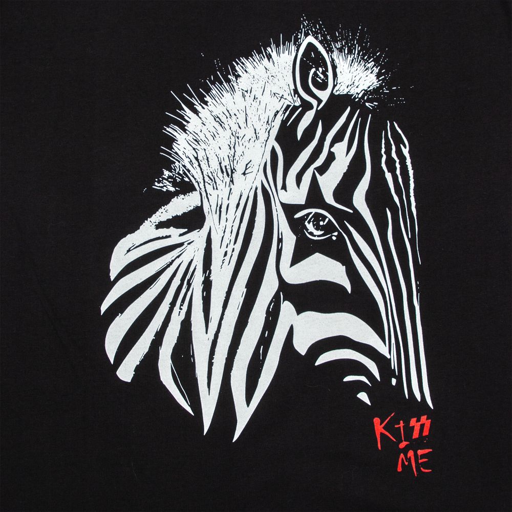 Майка женская «Арт-рокстар. Kiss Me» — пример нанесения логотипа (Принтэссенция) | Print Logo